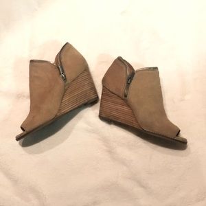 Lucky Brand wedge
